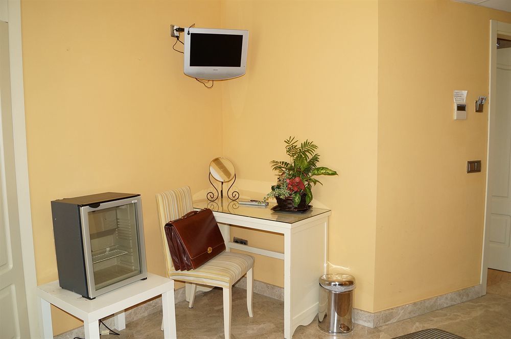 Caballero Errante Madrid Exterior photo